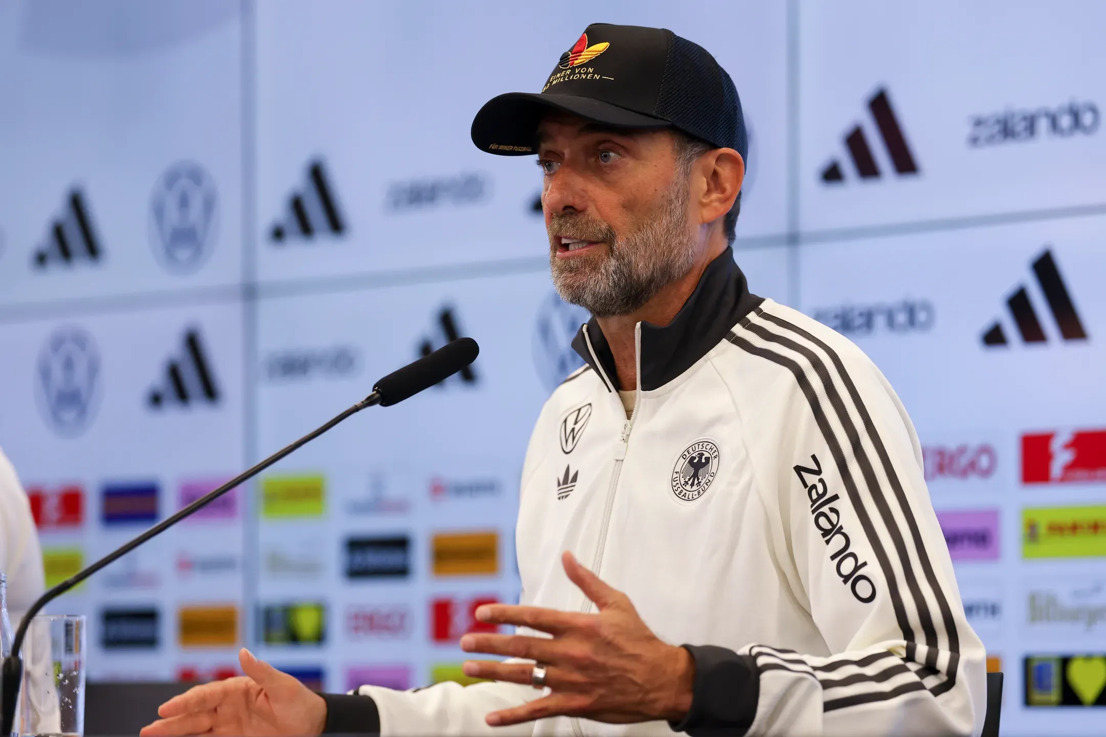 Klopp reajusta opções no arranque do estágio